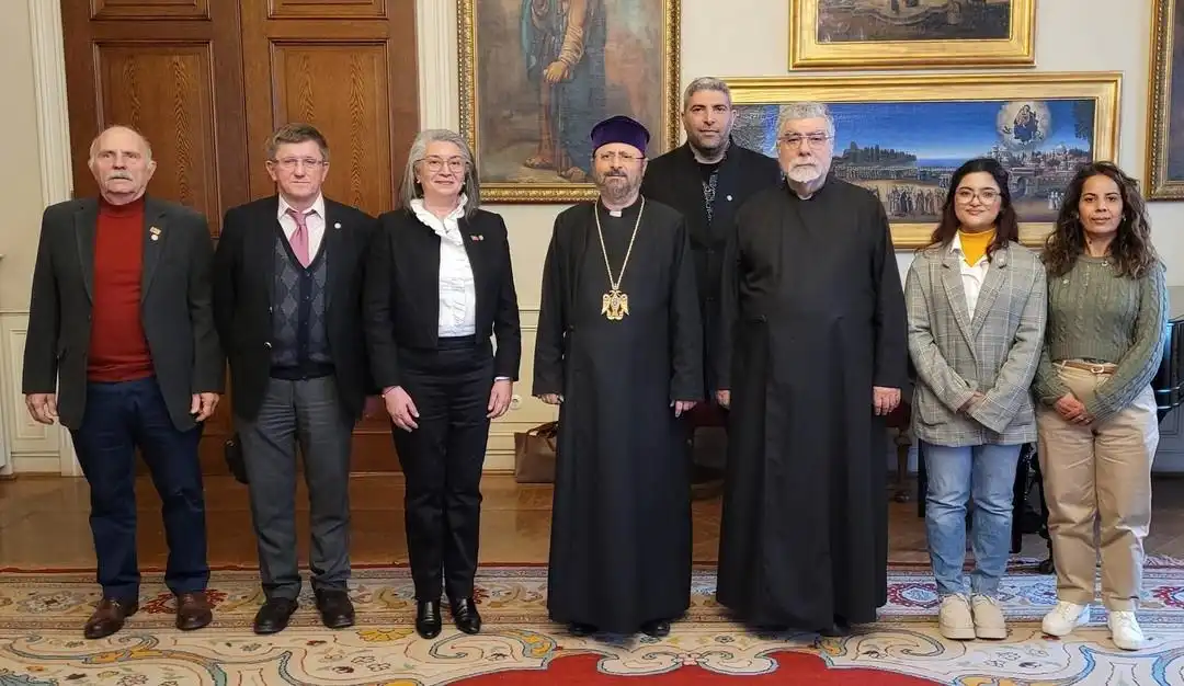 Թուրքիոյ «ԻՅԻ» կուասկցութեան պատուիրակութիւնը Պատրիարքարան այցելեց 