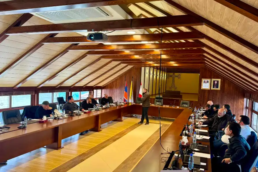 «Կազմակերպել եւ համակերպել». Կաթողիկէ կղերի բանախօսութիւն-հանդիպումը Զմմառու վանքէն ներս 