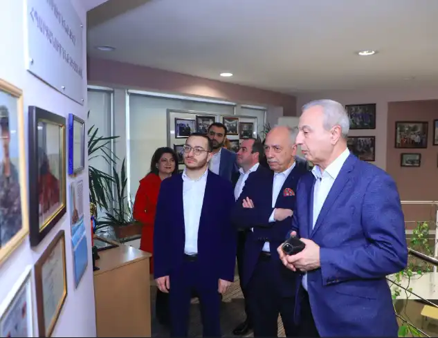  Նախարար Մխիթար Հայրապետեան այցելած է «Սինոփսիս Արմենիա» ընկերութիւնը