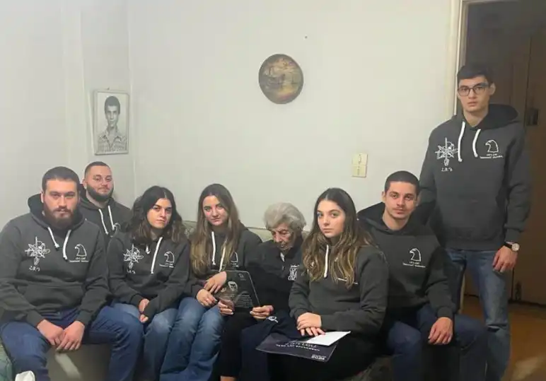 Լիբանանի ՀՅԴ երիտասարդներ այցելած են մեր ժամանակներու հերոս՝ Արա Գրճըլեանի մօր