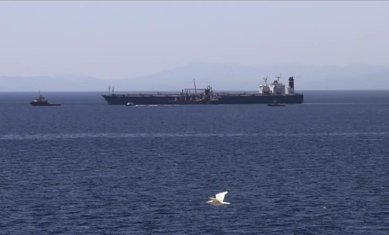 Տուպայի նաւահանգիստին մէջ քուէյթեան լցանաւը դարձած է իրանեան կրակներու թիրախ