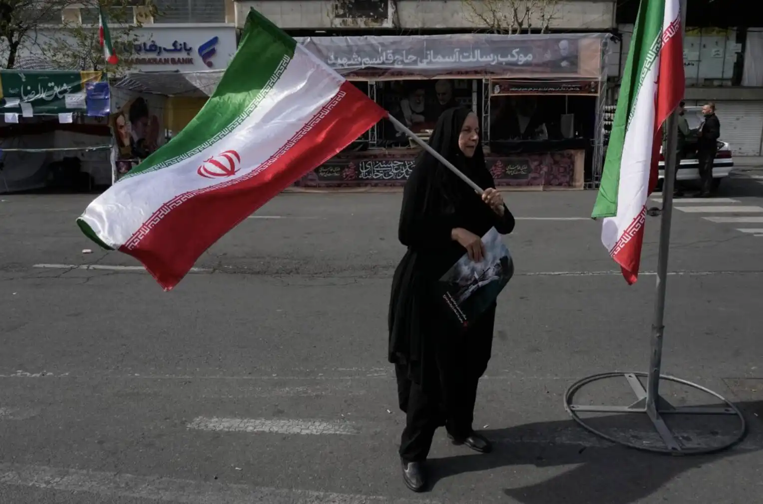 Իրան դուրս պիտի չգայ հակամարտութենէն մինչեւ պատժամիջոցներու վերացումը. Խամենէիի խորհրդական