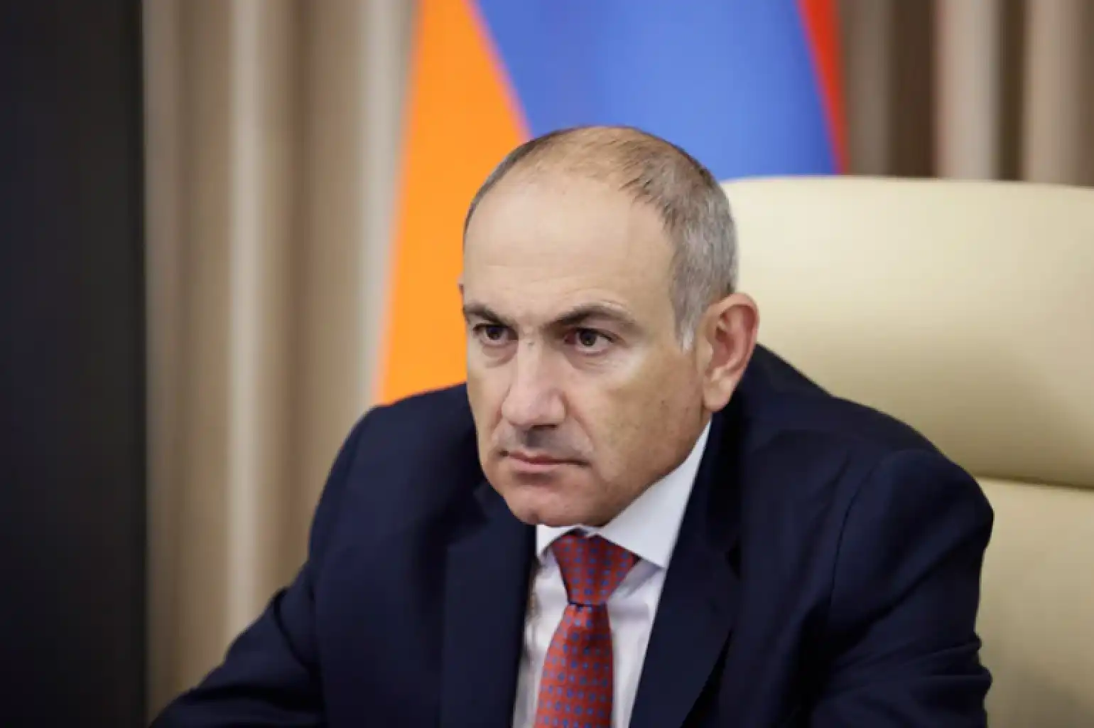 Փաշինեան կը խոստանայ լուծել զինծառայողներու բնակարանի  հարցը