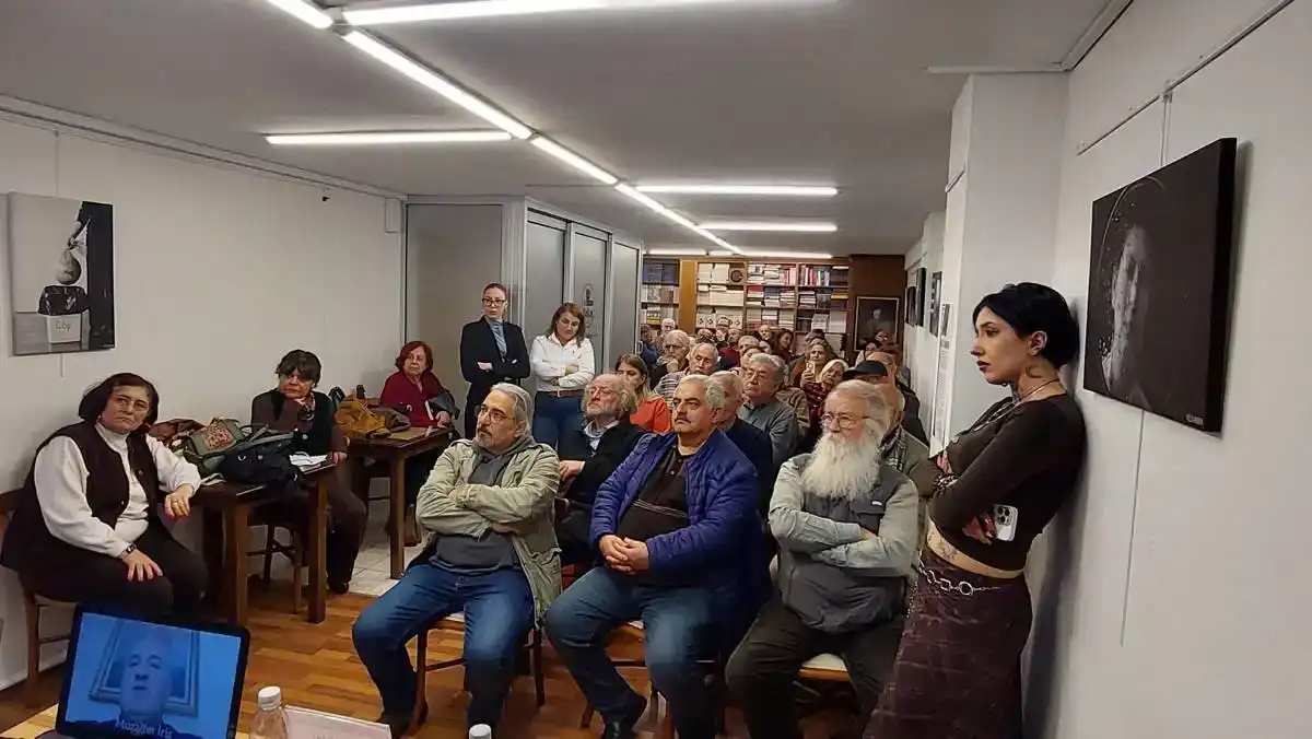 Իզմիրի մէջ. Յիշատակում՝ Էրոլ Պաքըրճըօղլուի