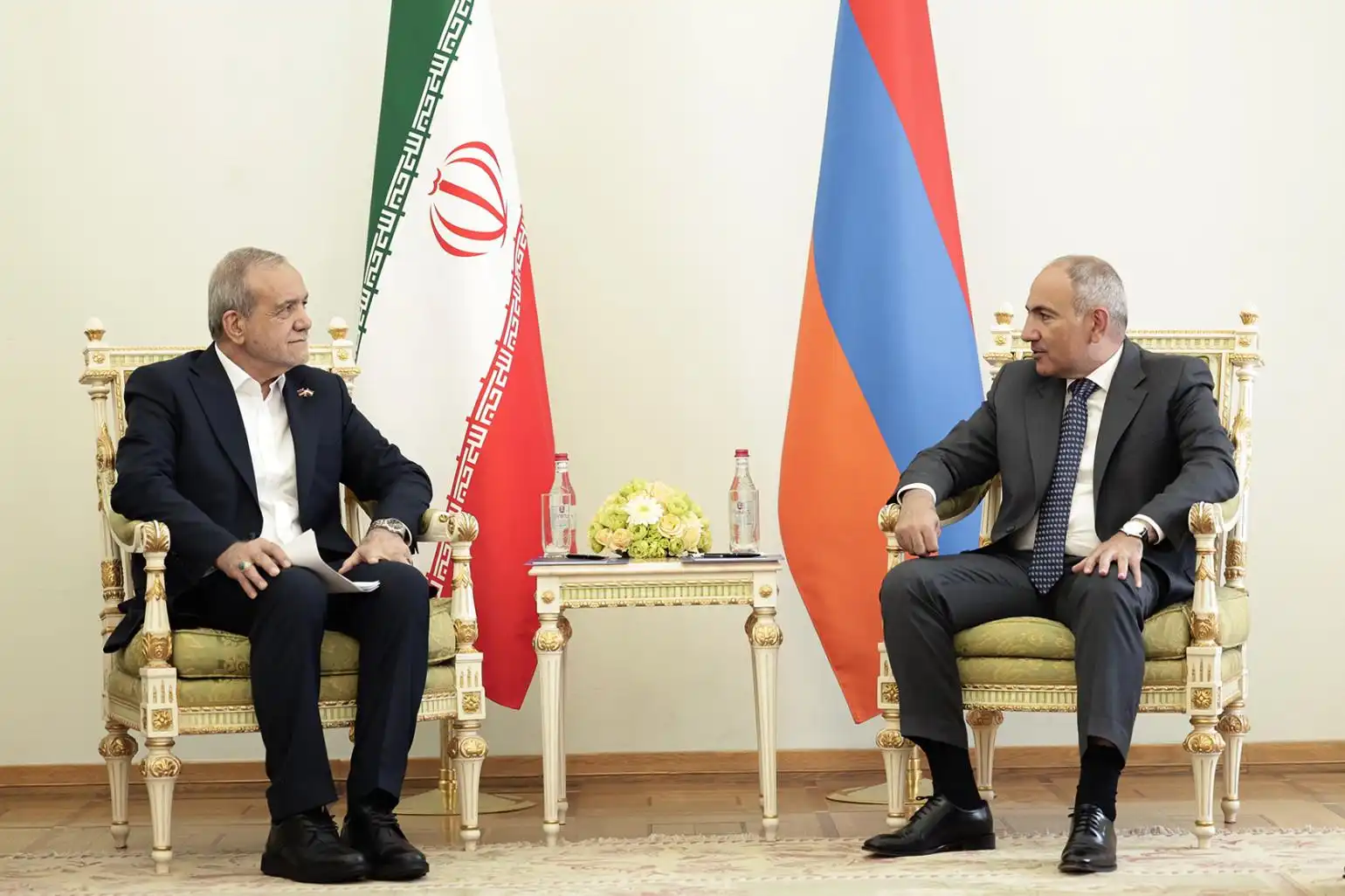 «Յոյս ունինք, որ շուտով խաղաղութիւն եւ կայունութիւն կը հաստատուի» Փաշինեան նամակ յղած է Իրանի նախագահին 