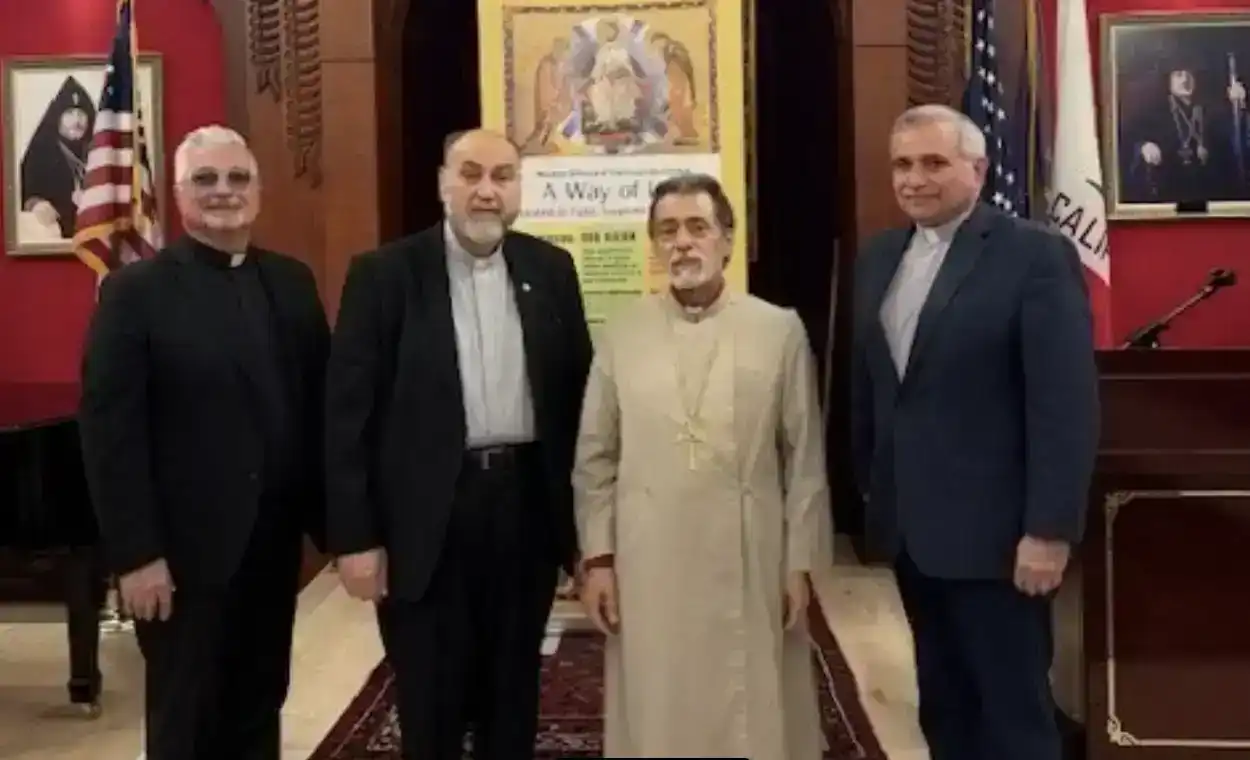 Վեր. Դոկտ. Գրիգոր Եումուշաճըգեան այցելեց ԱՄՆ Արեւմտեան Թեմի Առաջնորդարան 