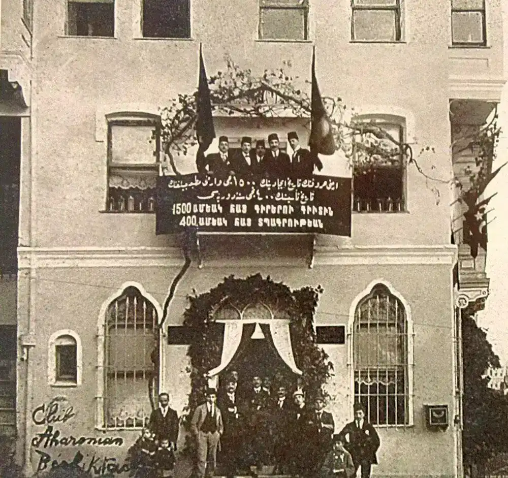 Պոլսոյ մէջ Հայոց տառերու գիւտի 1500-ամեակի տօնակատարութիւնները՝ Անայիսի յուշերուն մէջ