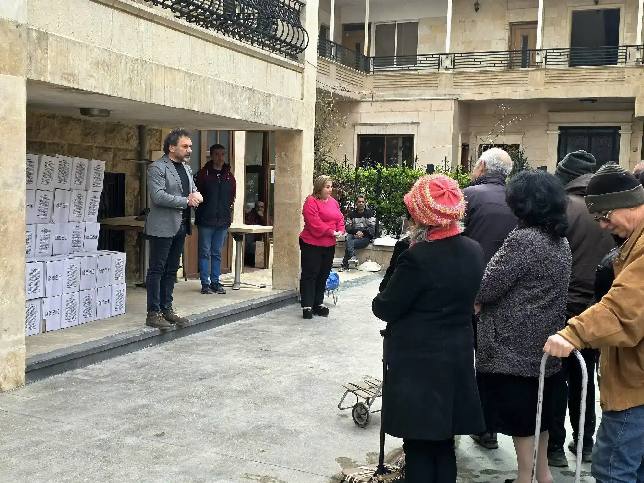 Հալէպ. Օրհնութեամբ Համայնքապետ Վեր. Դոկտ. Յարութիւն Սելիմեանի` աջակցութիւն անապահով ընտանիքներուն 