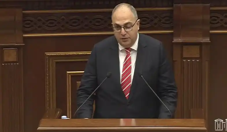 Որպէս Սահմանադրական Դատարանի նորանշանակ անդամ Վլատմիր Վարդանեան երդում կատարեց 