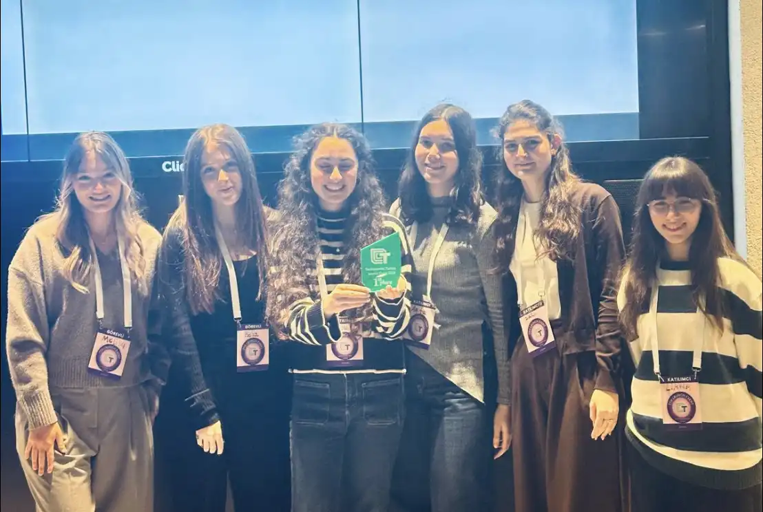 Պոլիս.Կեդրոնական վարժարանի աշակերտները առաջնութիւն նուաճեցին «Թեքնովասիոն» միջվարժարանային մրցոյթին