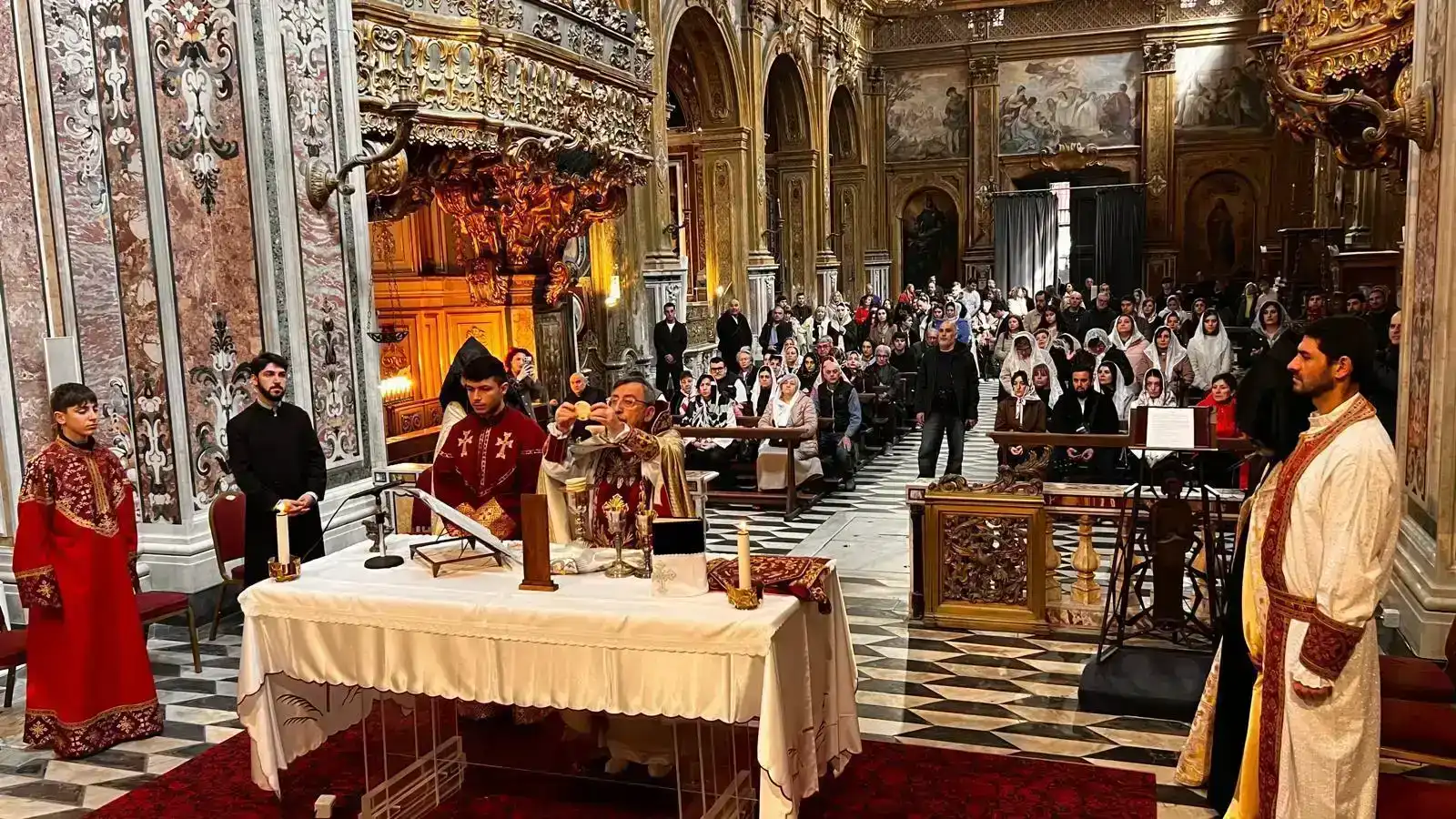 Աշխարհասփիւռ հայութիւնը միաւորուեցաւ Նէապոլի Ս. Գրիգոր Հայոց եկեղեցւոյ մէջ