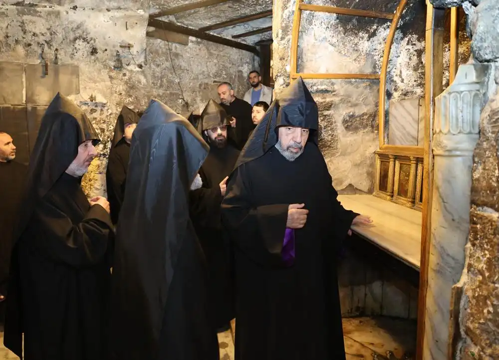 Երուսաղէմի Հայոց Պատրիարք Ամեն. Տ. Նուրհան Ս. Արք. Մանուկեան այցելեց Բեթղեհէմի Սուրբ Ծննդեան տաճարը