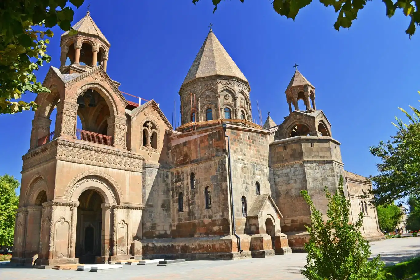 Մայր Աթոռէն յորդոր` «չտրուել սադրանքներին»