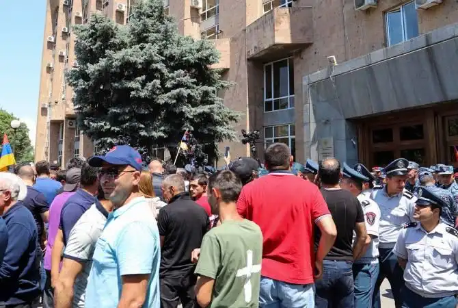 Կառավարութեան շէնքին մօտ միջադէպին առթիւ քրէական գործ յարուցուած է . Ձերբակալուած է 8 անձ