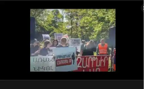 Խումբ մը հոլանատահայեր  բողոքի   հաւաք ըրած են Փաշինեանի դէմ 