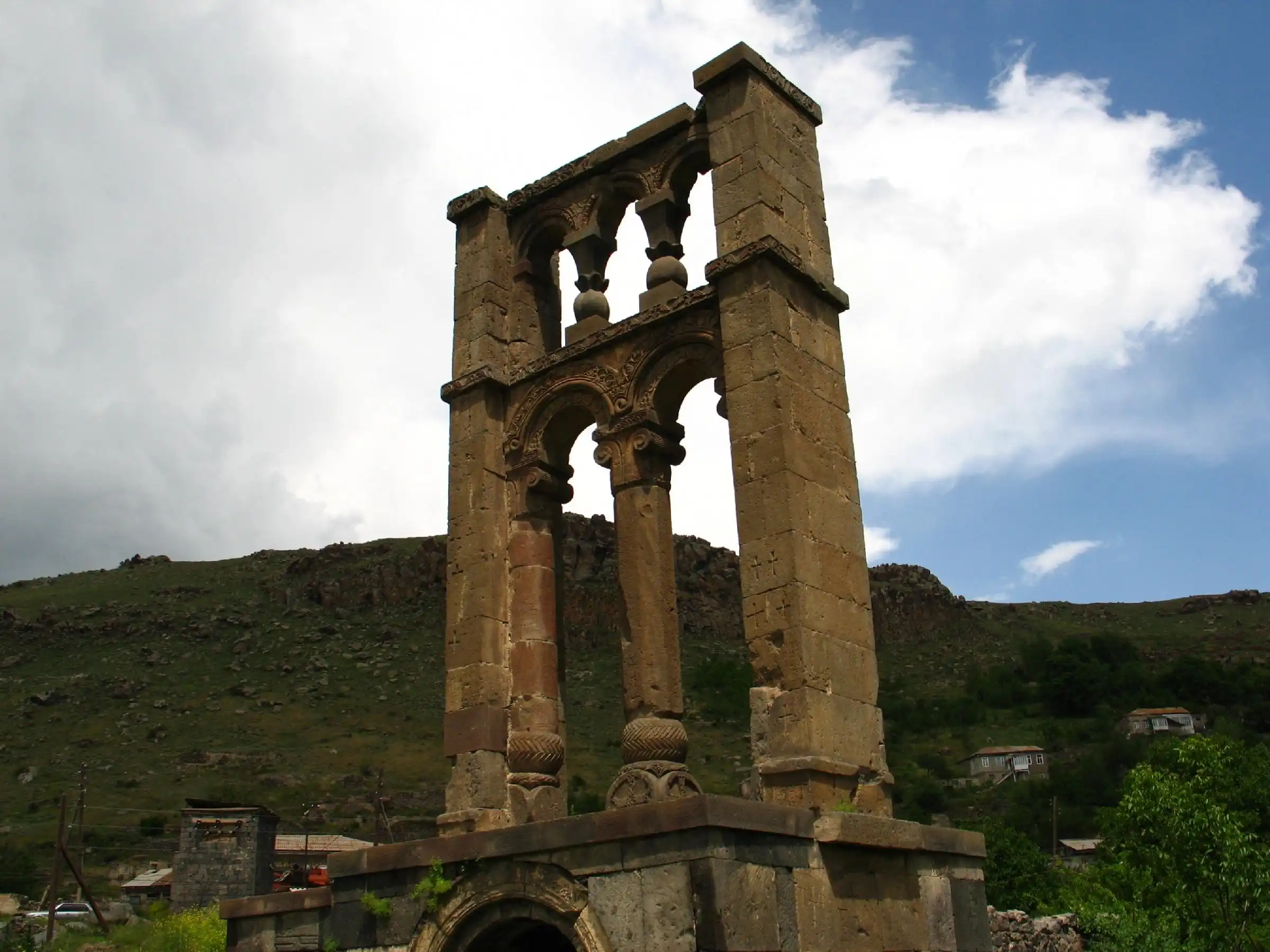 Սյունյաց հաղթանակի հուշակոթողը՝ իբրեւ Սարդարապատի կոթողի նախատիպ