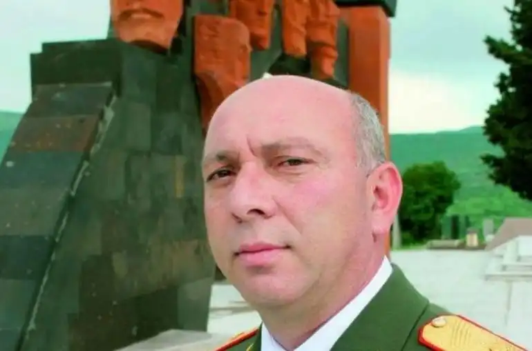 Ստեփանակերտի մէջ հնչած կրակոցներու առընթեր ձերբակալուած է  Զօր.  Կարապետեանը՝ Օգանովսքին 