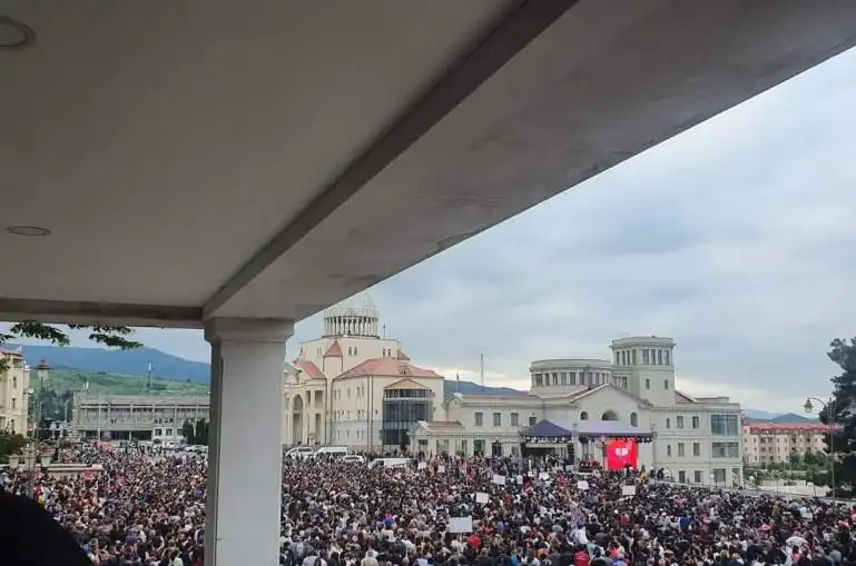 Փաշինեանի հրաժարականի  պահանջով  հաւաք եւ երթ Ստեփանակերտի մէջ  