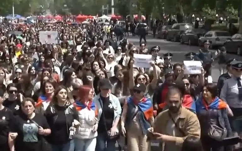 Երեւանի մէջ. Ընդդիմութիւնը   իրականացուց  «Կանանց երթ»