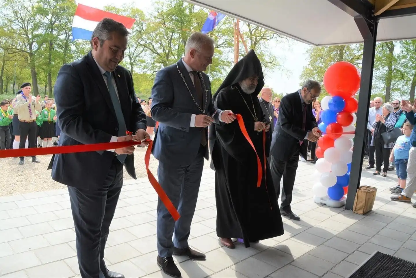 Հ.Մ.Ը.Մ.-ի նոր կեդրոնի բացում Ալմելոյի մէջ