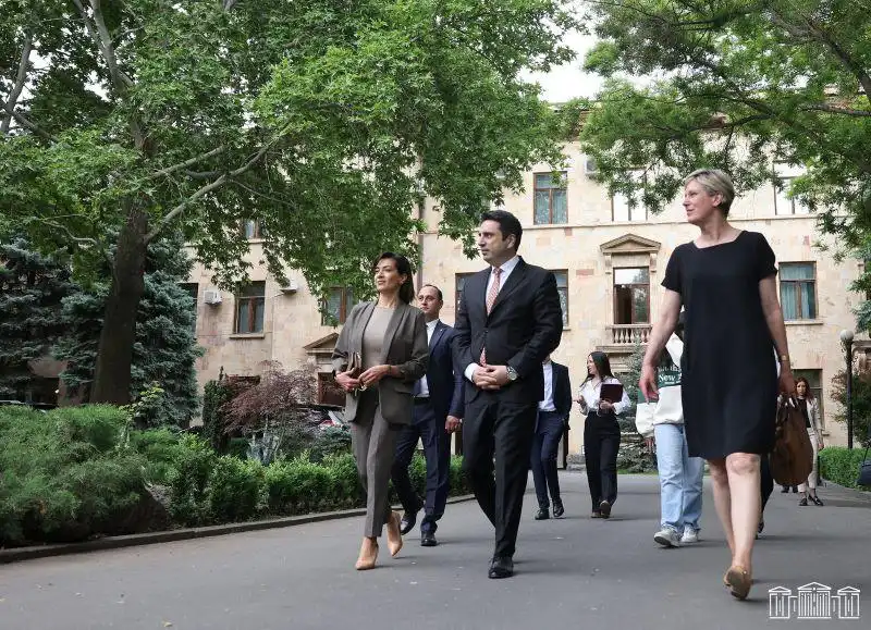 Առաջին Տիկինն ու իր հիւրը Ազգային Ժողով այցելած են