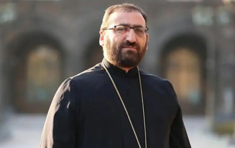 Տ. Արշակ Սրբազանէն պատասխան՝ Փաշինեանին 