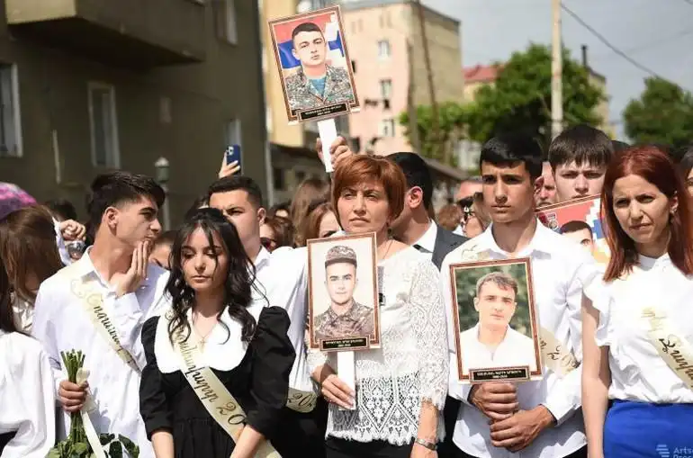 Արցախի մէջ  նշած են «Վերջին զանգը» 