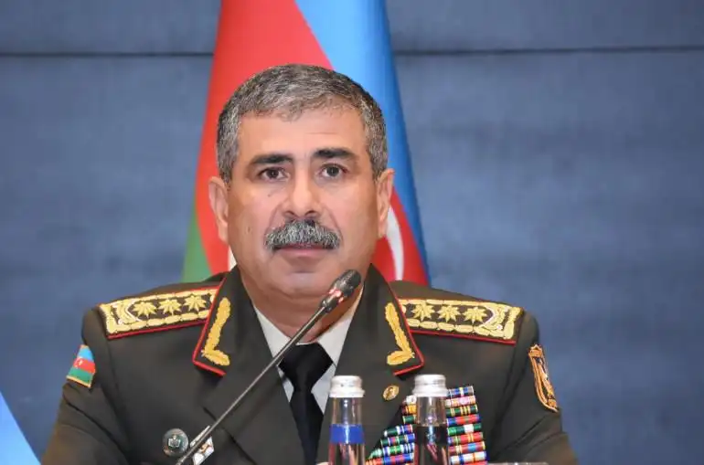 Ատրպէյճանի Պաշտպանութեան նախարարը քննարկած է սահմանի իրադրութիւնը