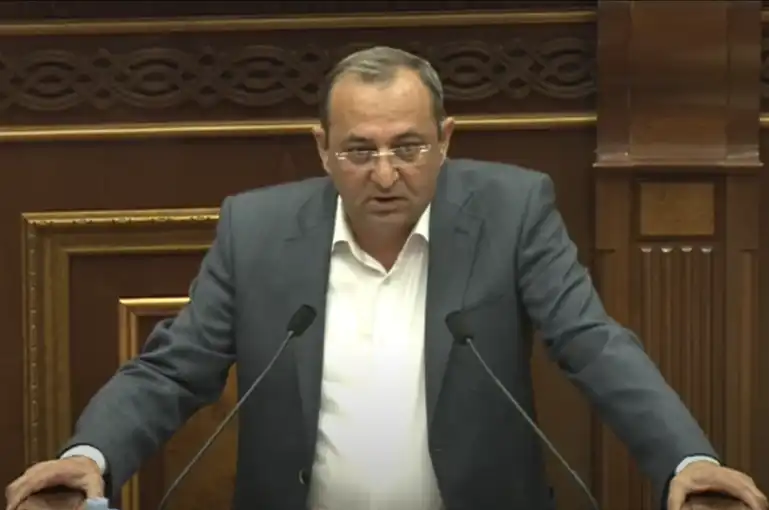 «Փաշինեանը Հայաստանը չէ եւ հայ ժողովուրդի անունից Արցախը յանձնելու իրաւունք չունի». Արծուիկ Մինասեան (Տեսանիւթ)