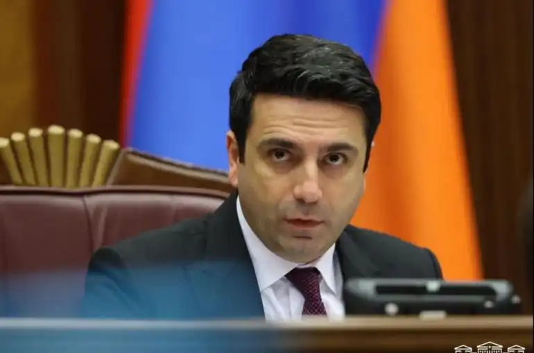 «Ատրպէյճան ոչնչացուցած է Հայրենական պատերազմի զոհերուն նուիրուած յուշարձան. Արձագանգներ պիտի լինե՞ն». Հարց տուած է Ալեն Սիմոնեան