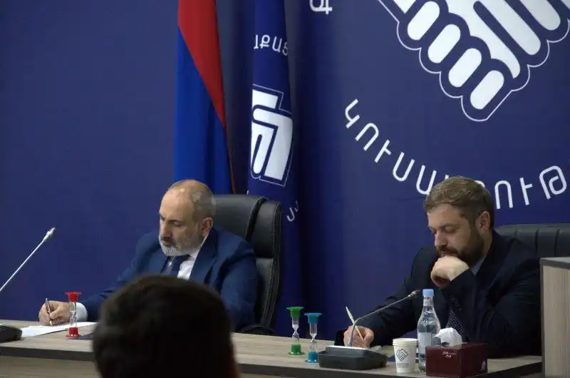 «Քաղաքացիական պայմանագիր» կուսակցութեան  նիստ եւ քննարկումներ (լուսանկար)