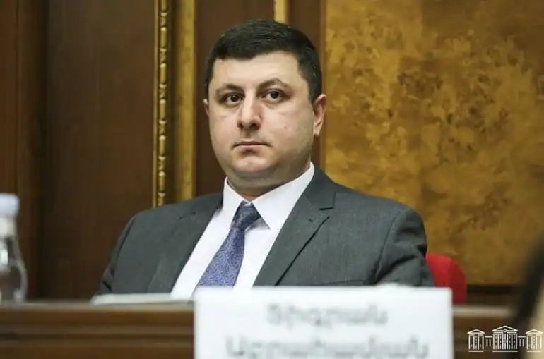 Տիգրան Աբրահամեանէն դիտարկում՝ Արցախի ինքնավարութեան մասին 