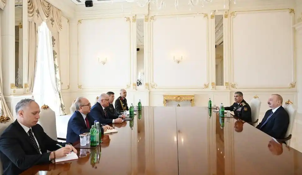 Ալիեւ ընդունած է Թուրքիոյ պաշտպանութեան նախարարը. Քննարկումները կը վերաբերին փոխգործակցութեան  