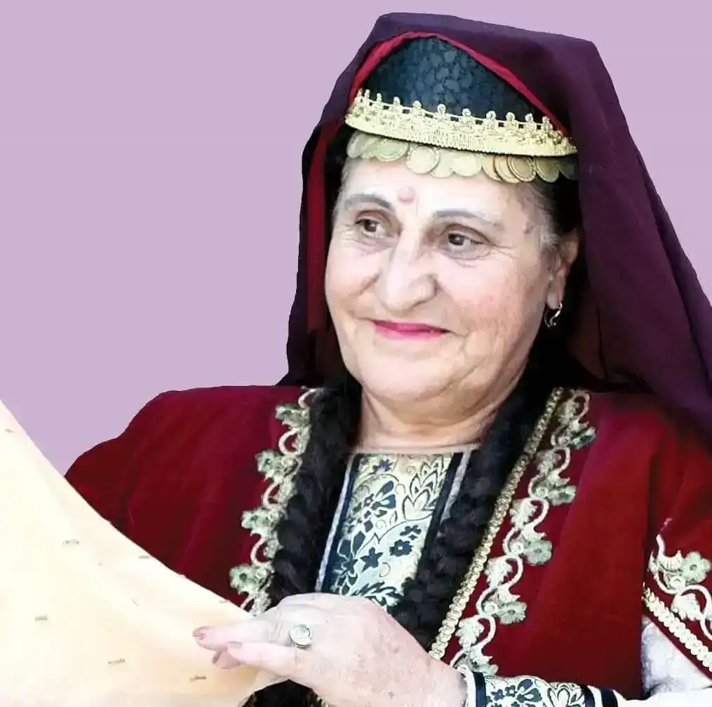 Ուզունդարա․ Պարում է 83-ամյա աշուղ Լեյլին