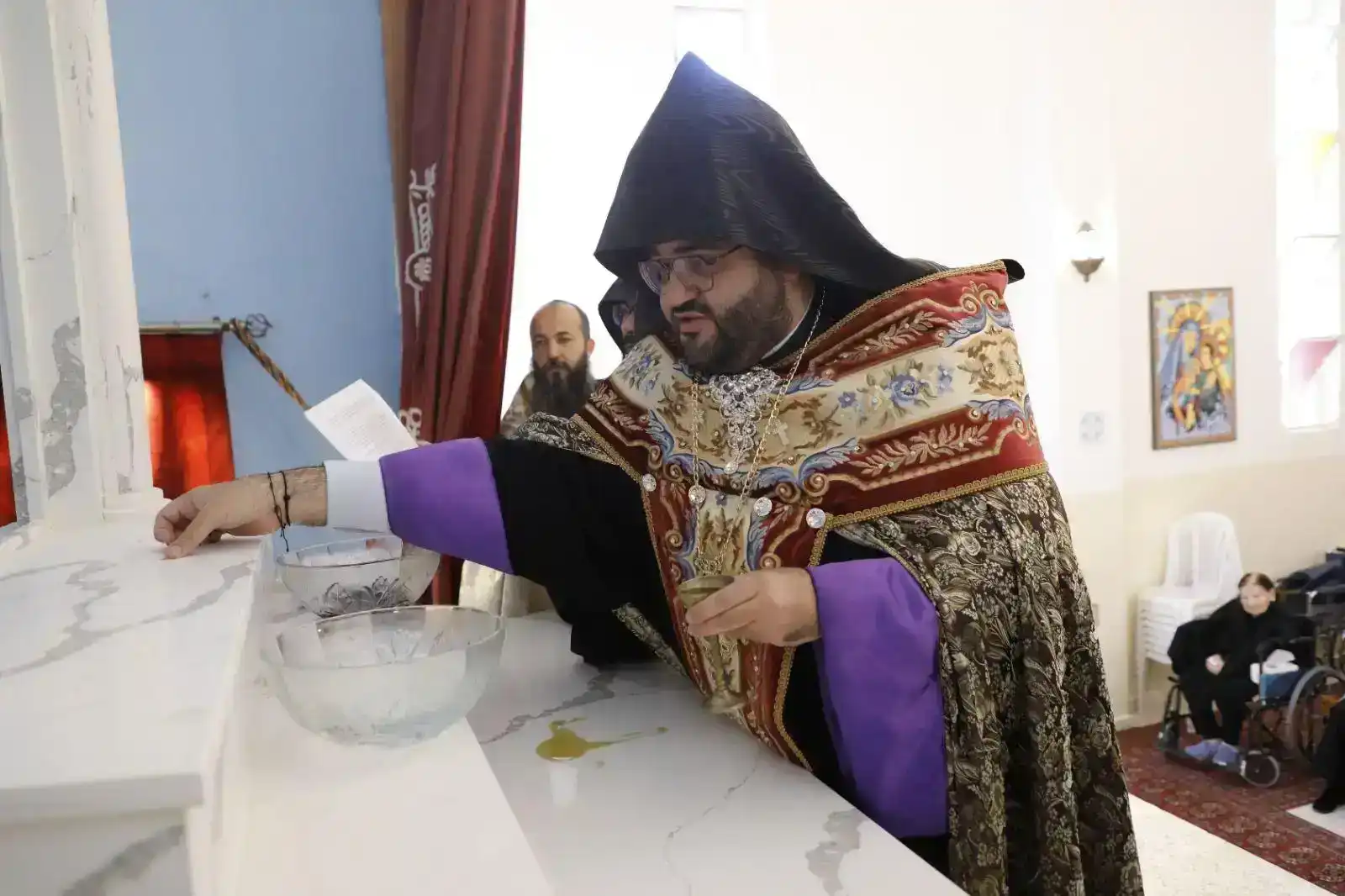 Հաւատքի նորոգ շունչ Ազունիէի Ազգային Բուժարանին մէջ.Վերանորոգուած եւ օծուած է  մատուրի Սուրբ Սեղանը 
