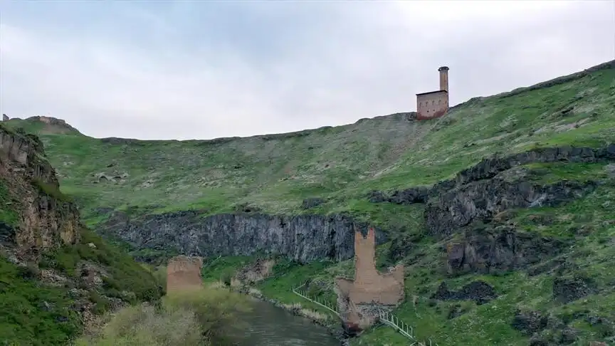 «Անատոլու» անդրադարձած է Անիի կամուրջի վերականգնման 