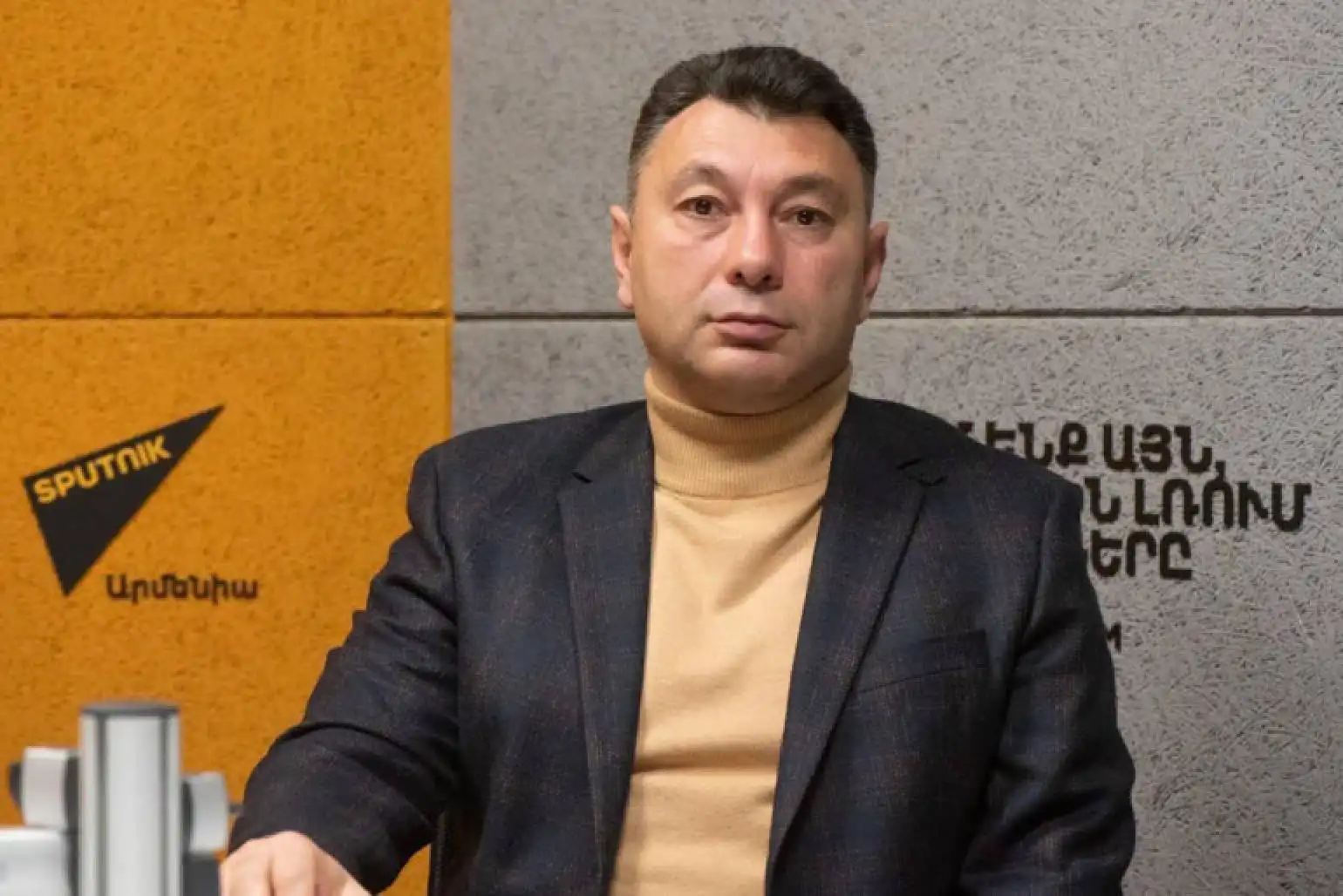 «Ալիեւն իր ելոյթում արցախցիներին «սեպարատիստներ» է անուանում ու Արցախի ղեկավարներին՝ «պատերազմական յանցագործներ», իսկ Փաշինեանն արձագանգելու փոխարէն ասում է՝ «թենքեու»». Շարմազանով