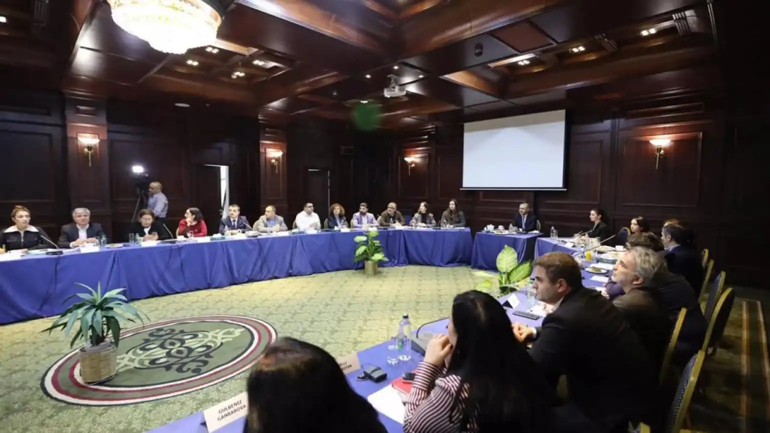 Երեւան ժամանած են ատրպէյճանցի փորձագէտներ, որոնք պիտի մասնակցին «Երեւանեան երկխօսութիւն-2026» միջազգային համաժողովին