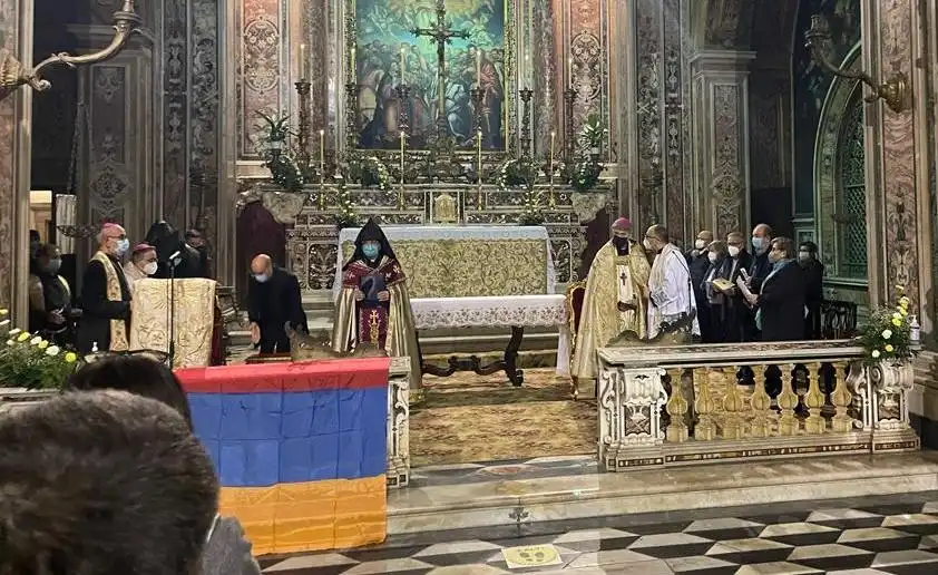 Նափոլիի մէջ. Սուրբ Պատարագ Տ. Խաժակ Արք.ի մասնակցութեամբ