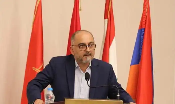 Գաղութային Մտահոգութիւն. Ոչ Բանաւոր Բացակայութիւններ