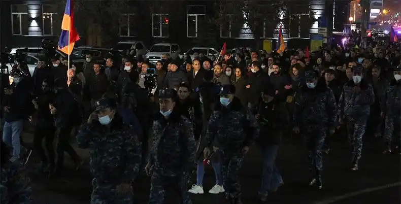 Խմբագրական «Մասիս»ի. Խուճապային մթնոլորտը կը ծառայէ բացառապէս թշնամիին