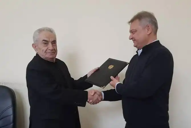 Շահան  Գանտահարեանին ՝ պարգեւատրում