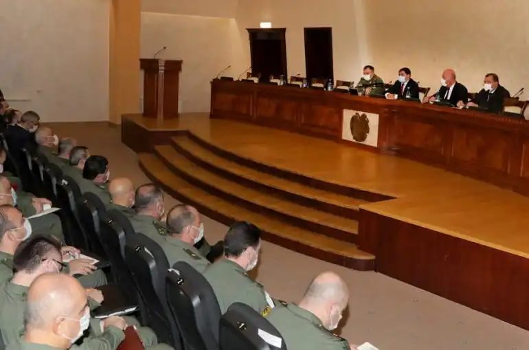 Սուրէն Պապիկեանի գլխաւորութեամբ խորհրդակցութիւն