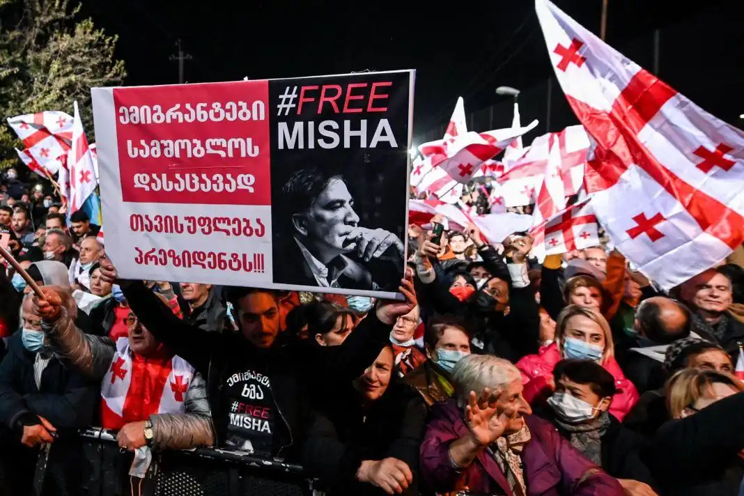 Սահակաշվիլիի համար ցոյցեր եւ բերման ենթարկուածներ