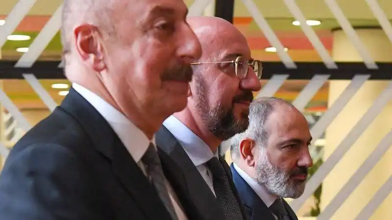 ԼՂ–ի շուրջ ստեղծել ապառազմականացուած գօտի` միջազգային երաշխիքով. Փաշինեանի առաջարկը՝ Ալիեւին