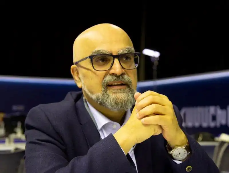 «Տեսլականն առանց գործի ցնորք մըն է». Զրոյց Դոկտ. Ռազմիկ Փանոսեանի հետ