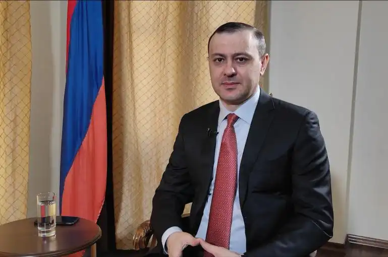 Ռուսիան խոստացած էր...Արմէն Գրիգորեանէն՝ սլաք 