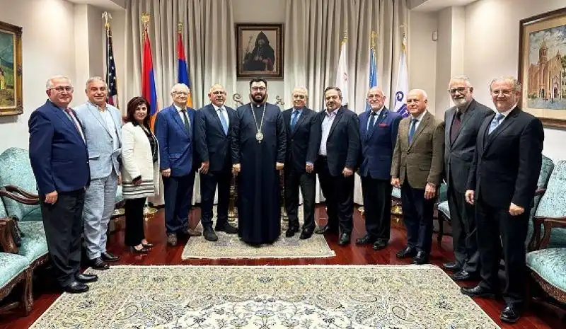 Արեւմտեան Թեմի պատգամաւորները Առաջնորդին մօտ