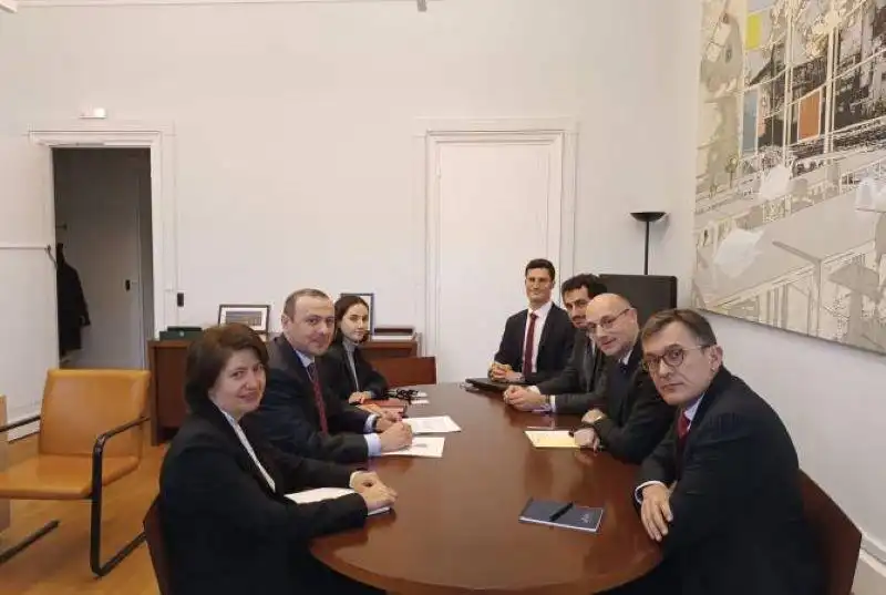 Արմէն Գրիգորեան հանդիպած է Մաքրոնի խորհրդականին