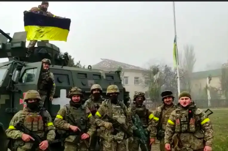 Խերսոնի  կեդրոնին  բարձրացուած է Ուքանիոյ դրօշակը